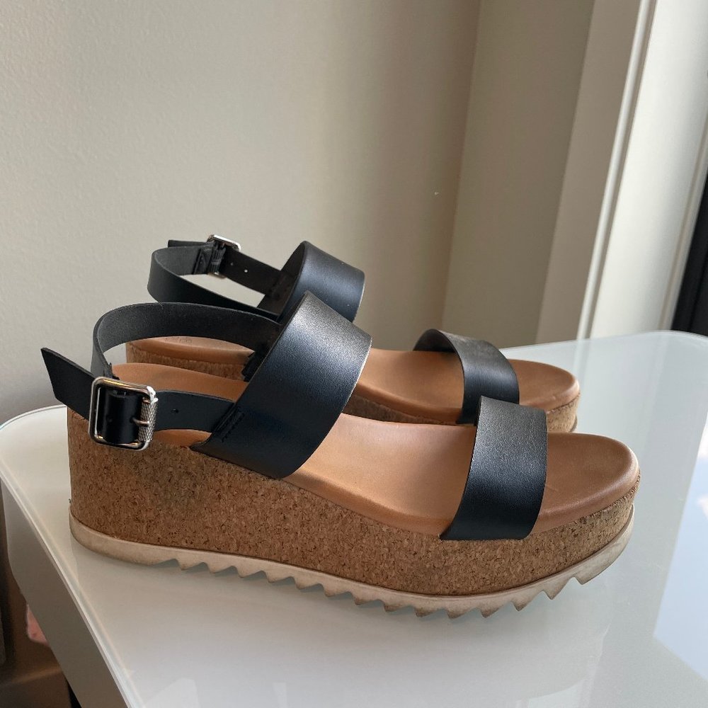 Time and Tru Flatform Sandals